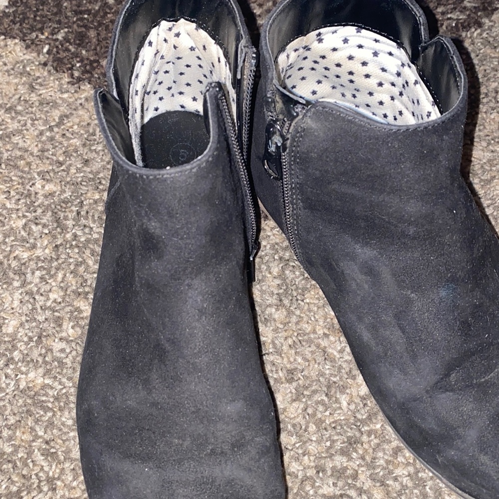 Low black boots